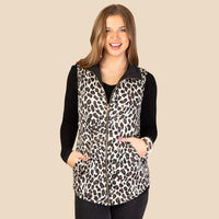 Load image into Gallery viewer, 10451 - Leopard Reversible Vest with Pockets
