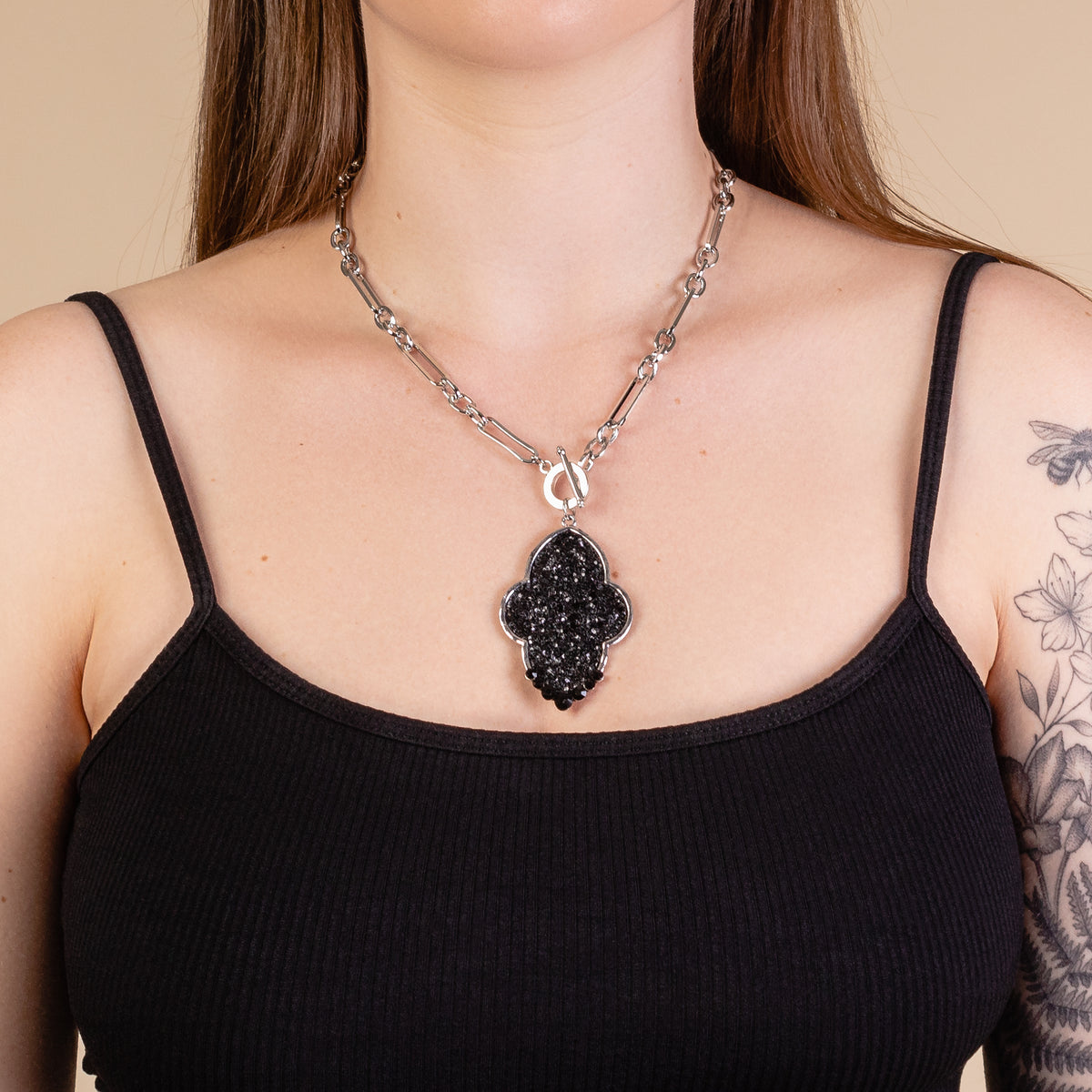 1141 - Glitter Pendant Necklace - Black