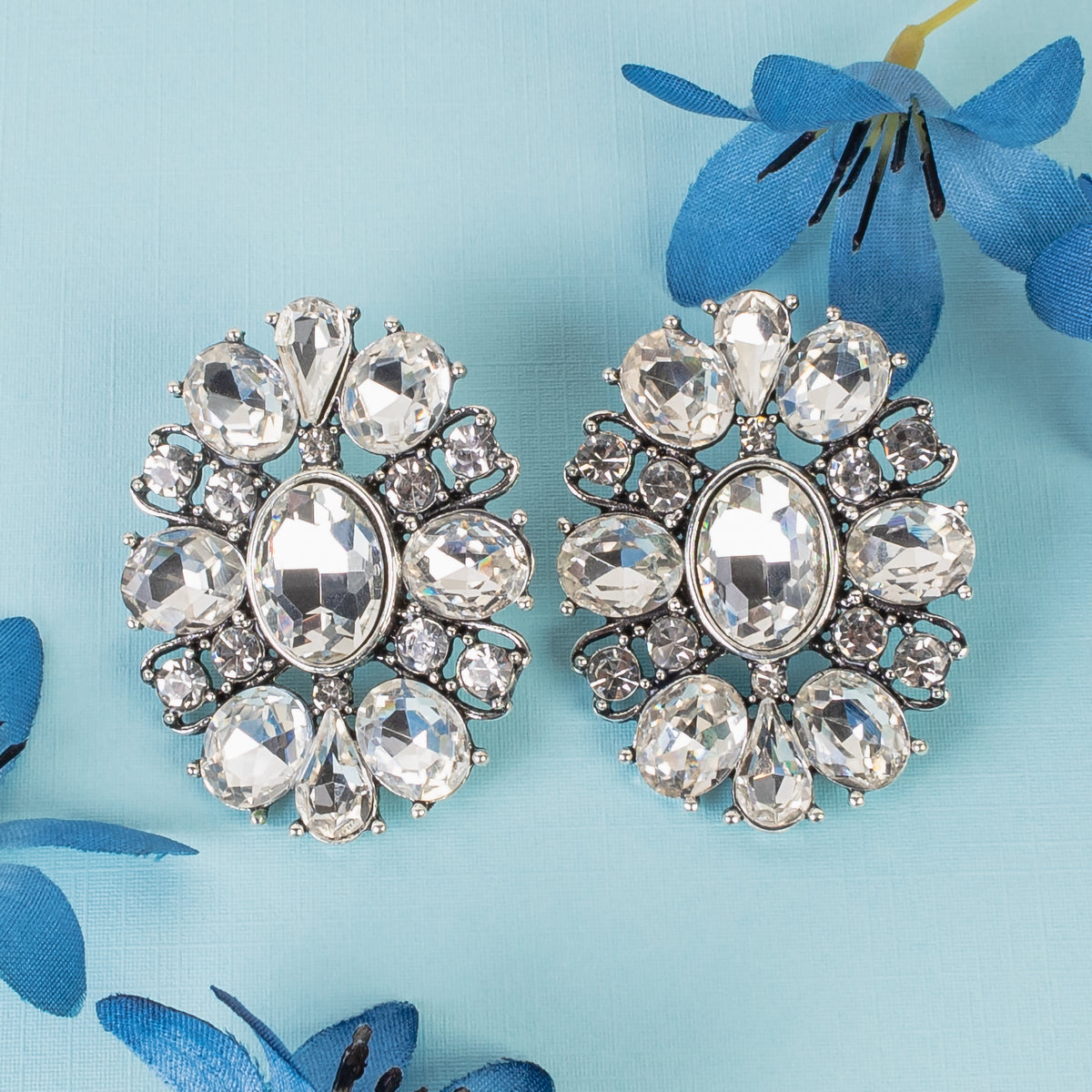 1330 - Rhinestone Earrings - Clear