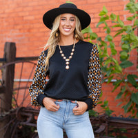 Load image into Gallery viewer, 40066 - Quilted Geometric Print Long Sleeve Top
