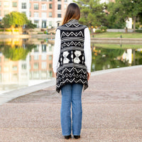 Load image into Gallery viewer, 6790 - Geometric Print Vest - Black &amp; White
