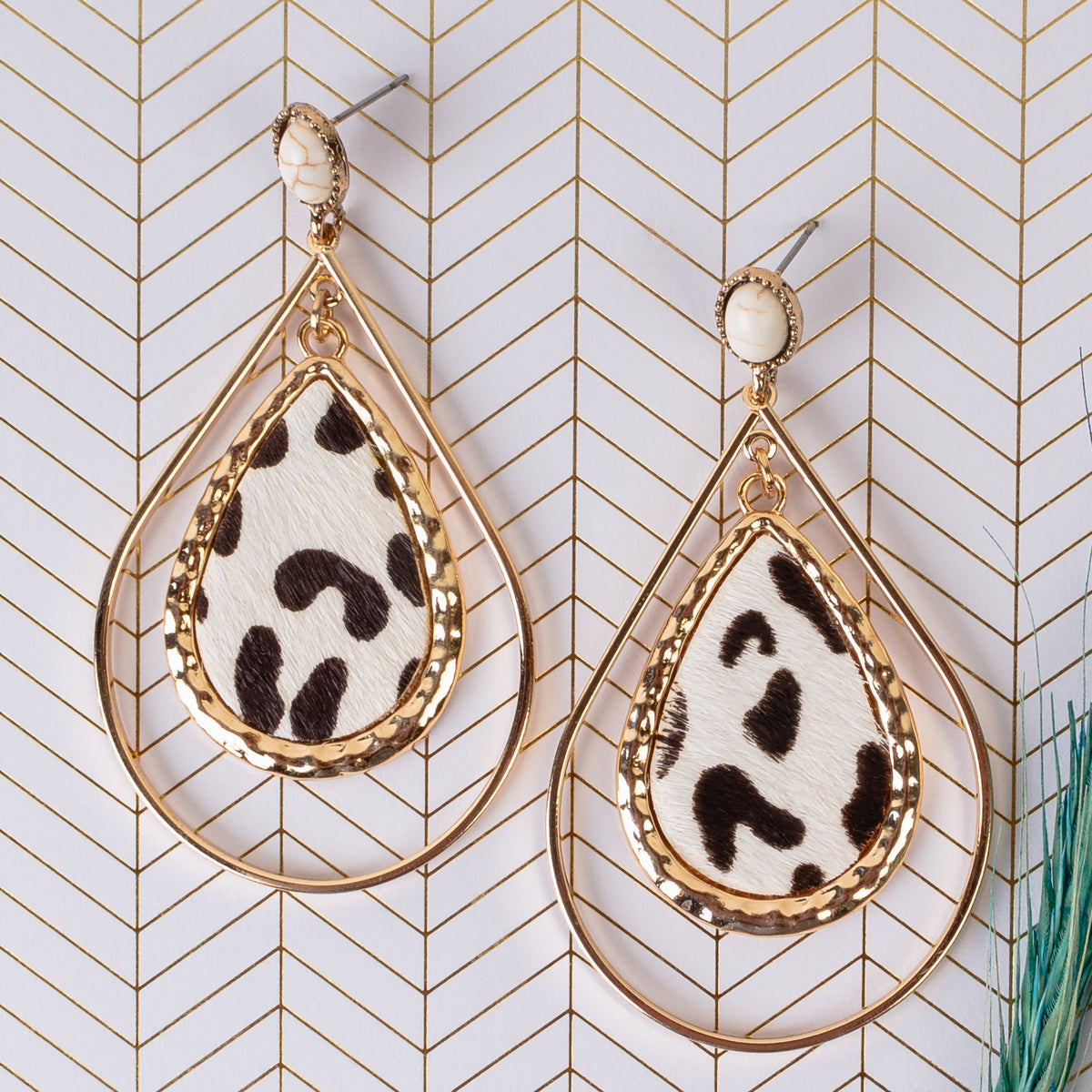 734025 - Animal Print Teardrop Earrings - White