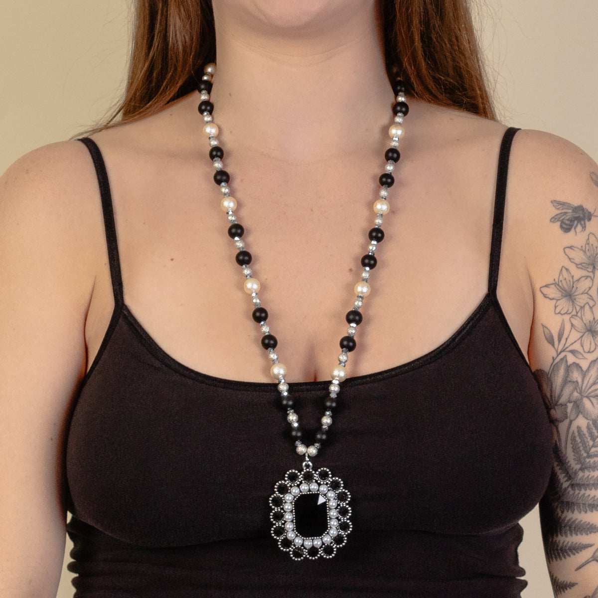 92063 - Crystal Pendant Necklace - Black