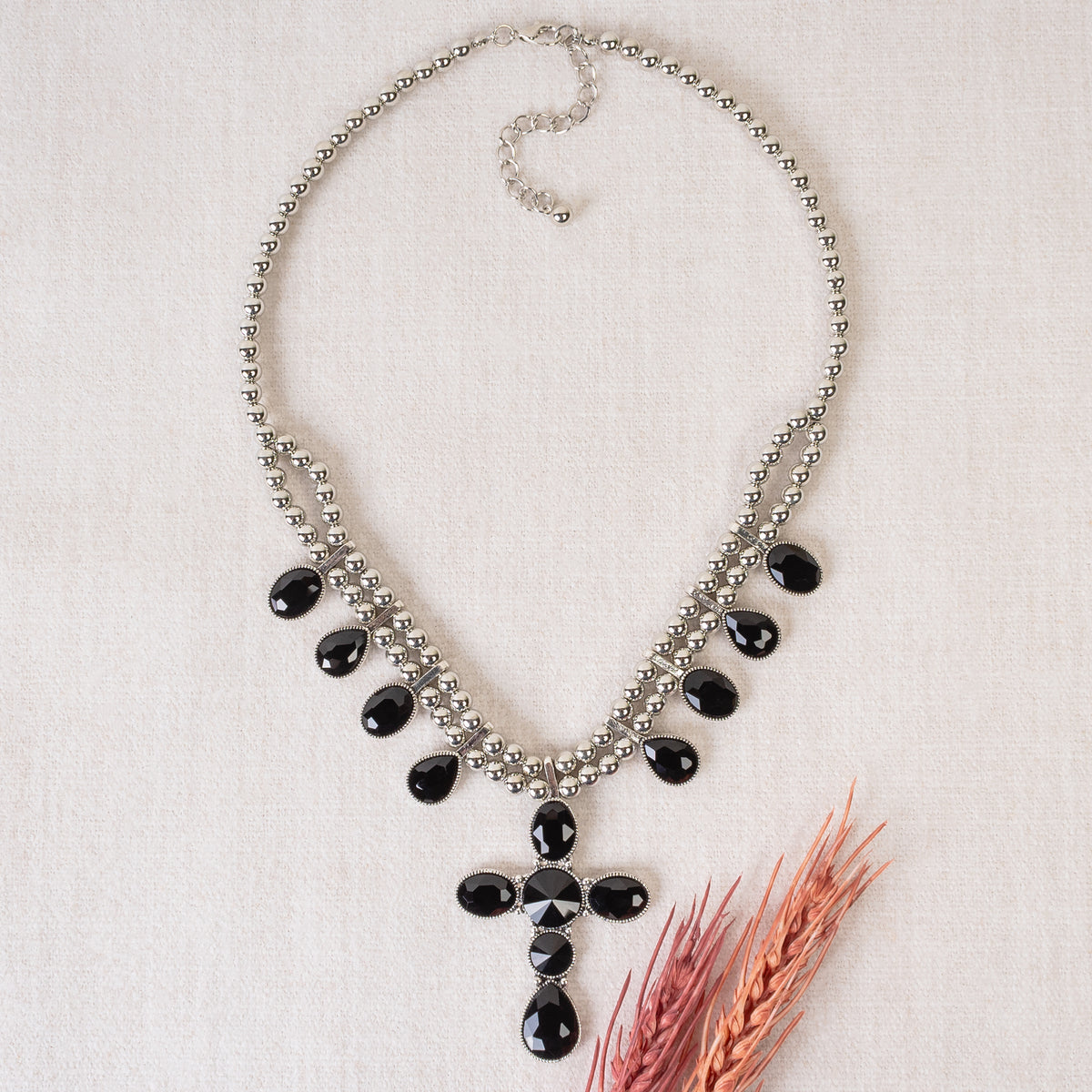92079 - Crystal Pendant Necklace - Black