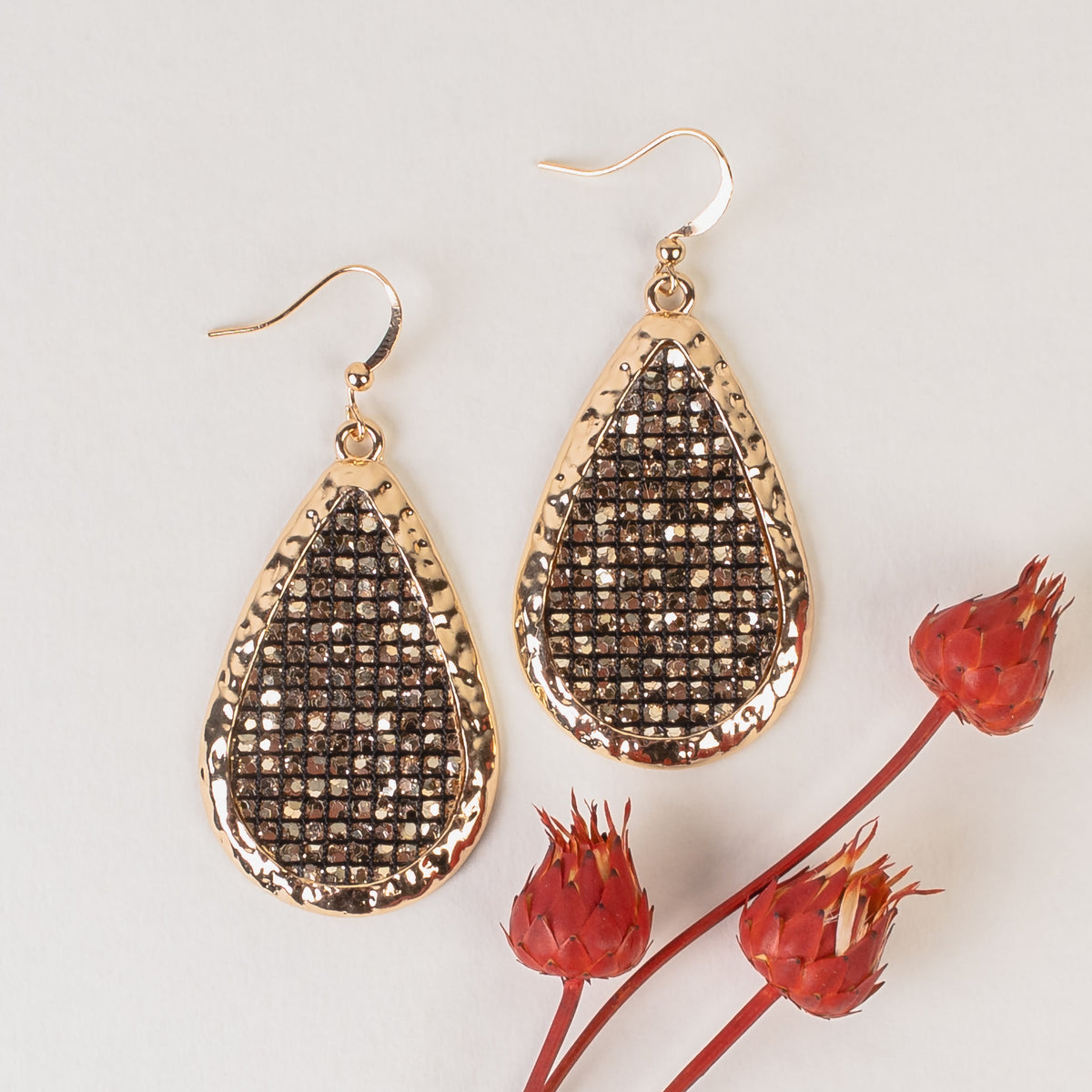 93185 - Glitter Drop Earrings - Black & Gold