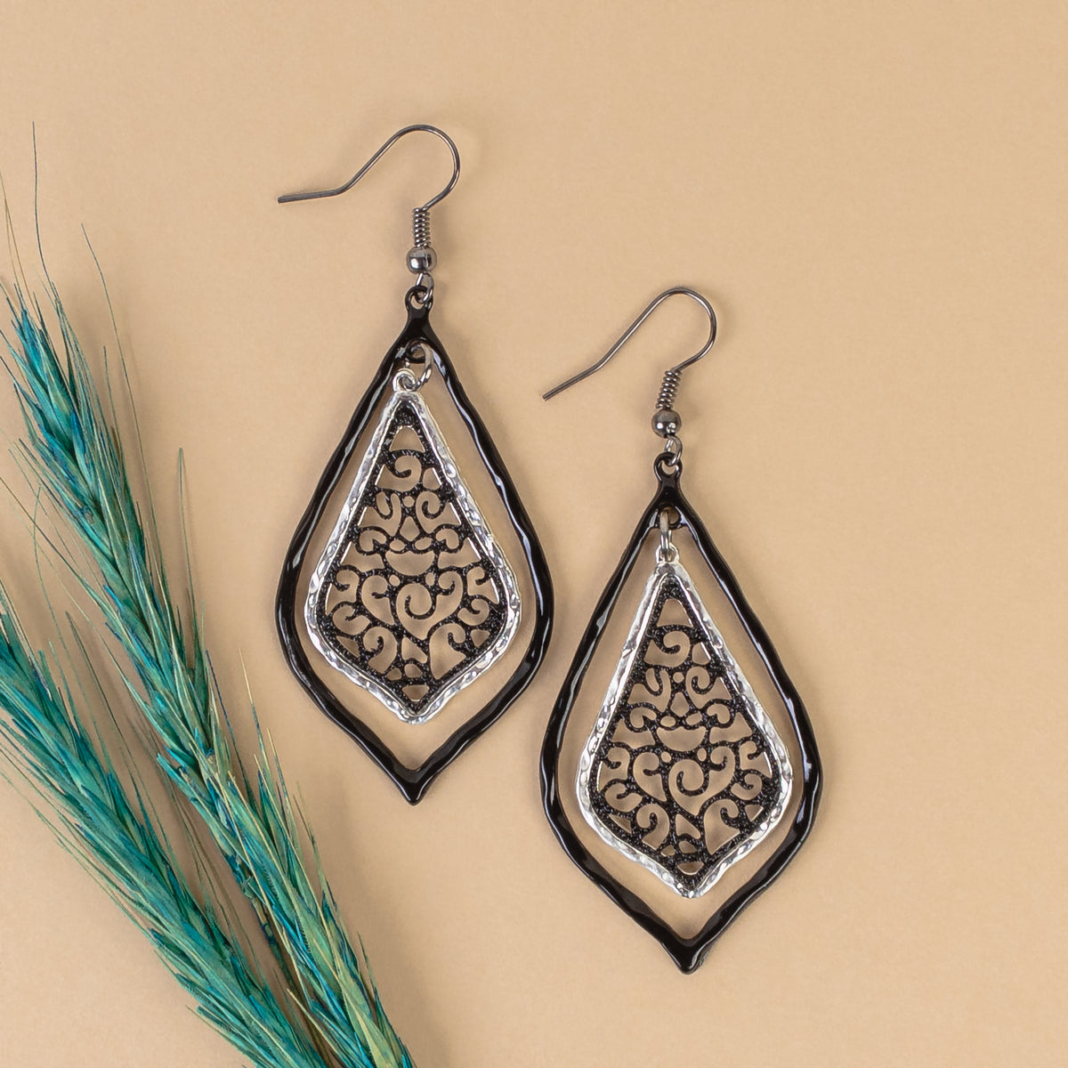 GGE36 - Drop Earrings - Black