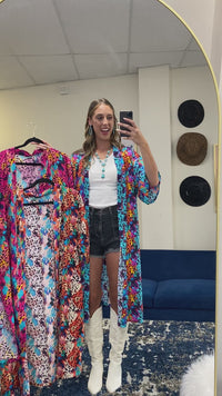 Load and play video in Gallery viewer, 8935 - Leopard Abstract Print Duster - Fuchsia
