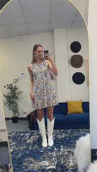 Load and play video in Gallery viewer, 30039 - Animal Print Dress with Pockets
