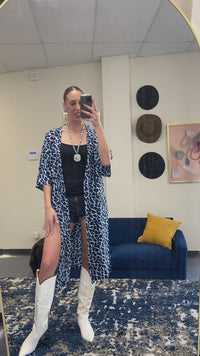 Load and play video in Gallery viewer, 6658 - Leopard Print Duster - Blue
