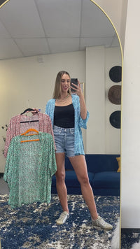 Load and play video in Gallery viewer, 8927 - Geometric Print Duster - Blue
