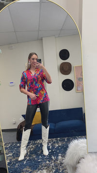 Load and play video in Gallery viewer, 30022 - V-Neck Multicolor Leopard Top with 3/4 Sleeves
