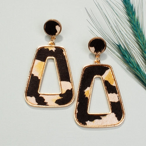 734027 - Triangle Animal Hide Earrings - Yellow Black