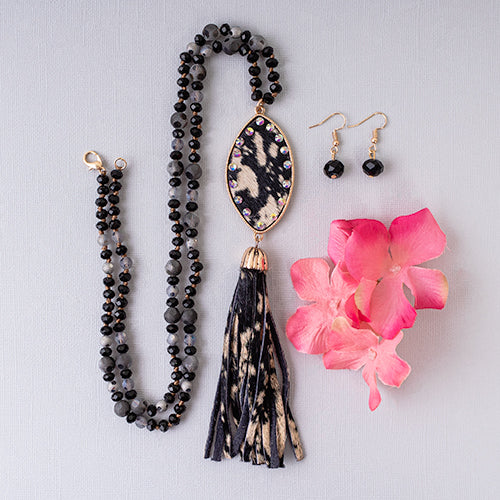 72800 - Animal Print Necklace - Black