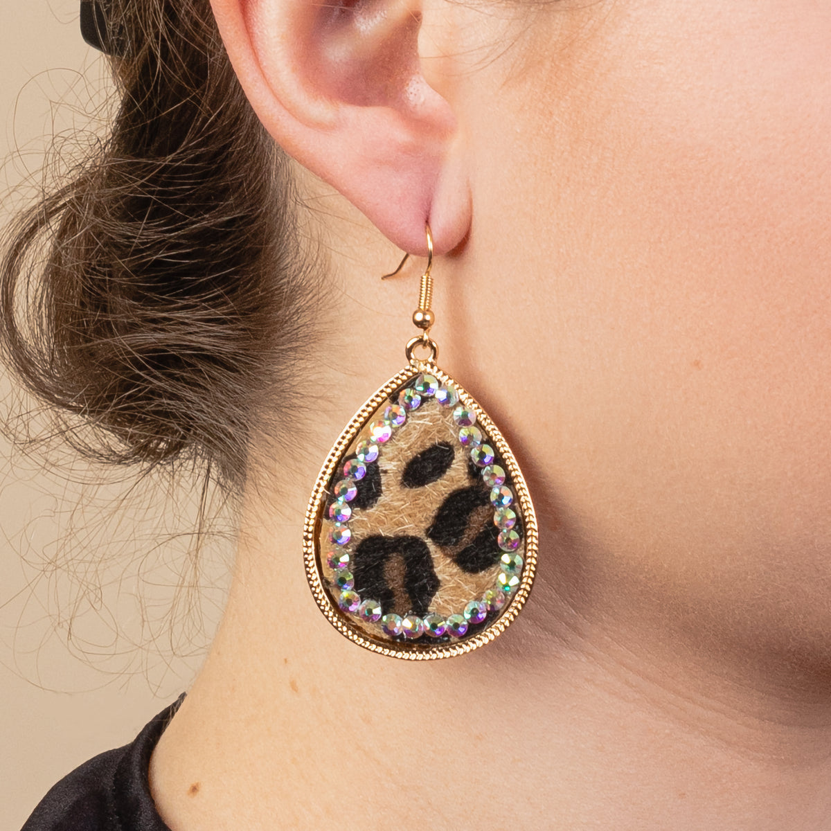 73562-1 - Crystal Lined Hide Earrings - Leopard