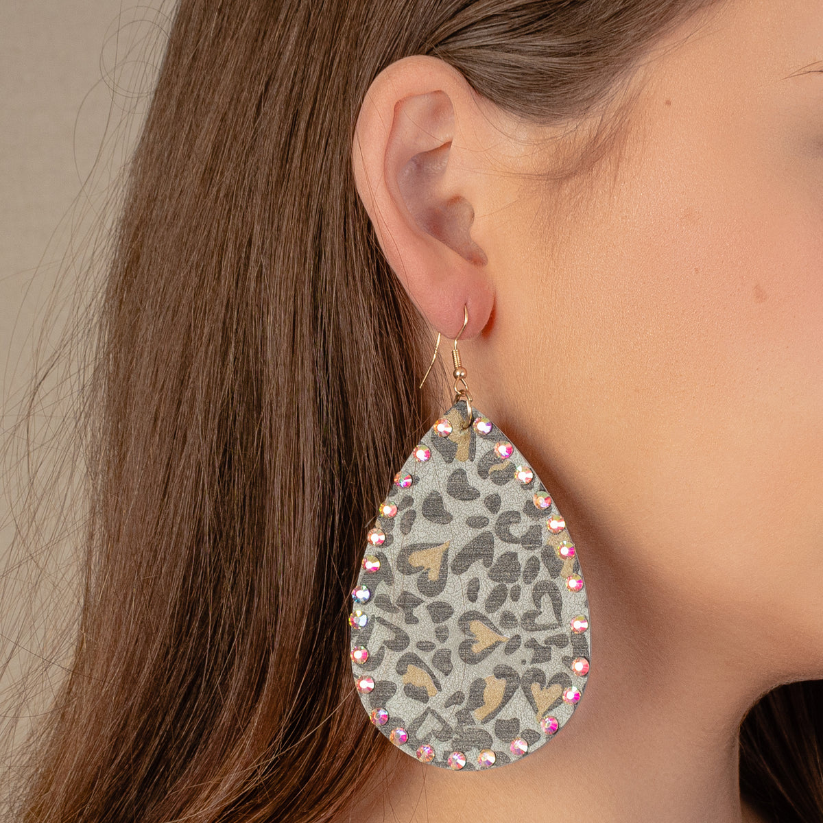 73981 - Leopard Heart Earrings - Grey